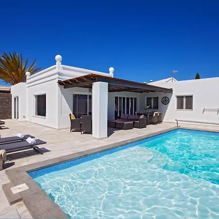 Luciente - 3 Bedroom - Great Pool Area - Perfect For Families Vila Puerto del Carmen (Lanzarote)
