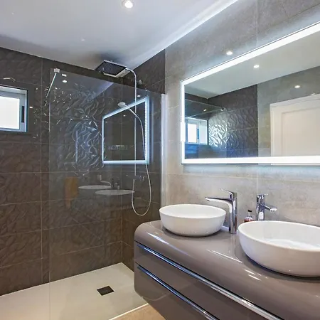 Luciente - 3 Bedroom - Great Pool Area - Perfect For Families *